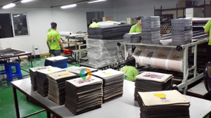 鼠標(biāo)墊生產(chǎn)現(xiàn)場(chǎng)